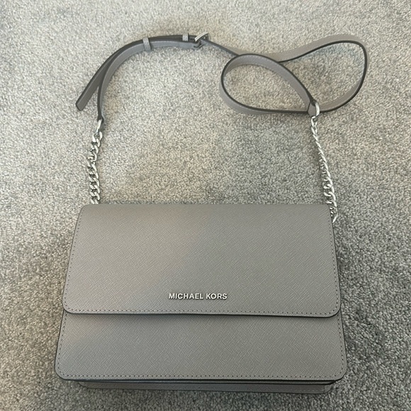 Michael kors purse - Picture 1 of 1